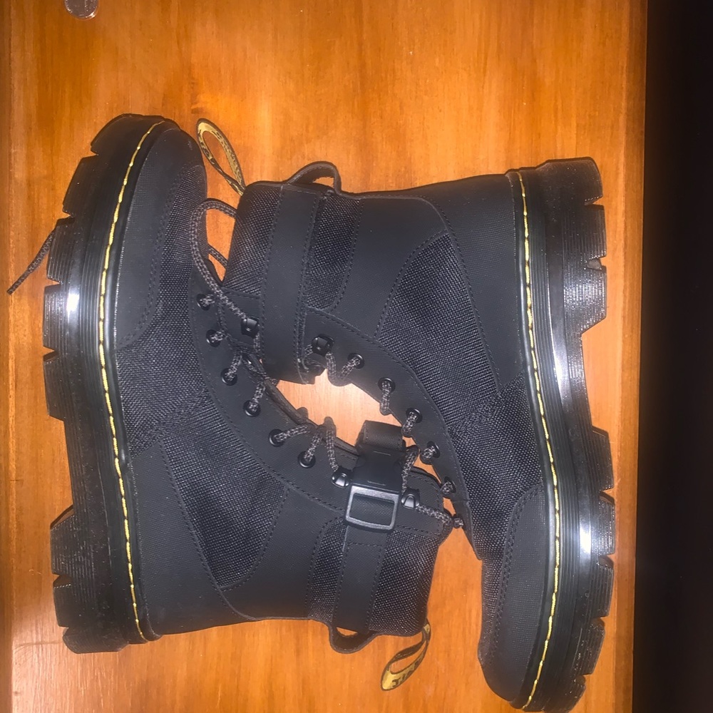 Dr. Martens Combs Tech  (25215001)